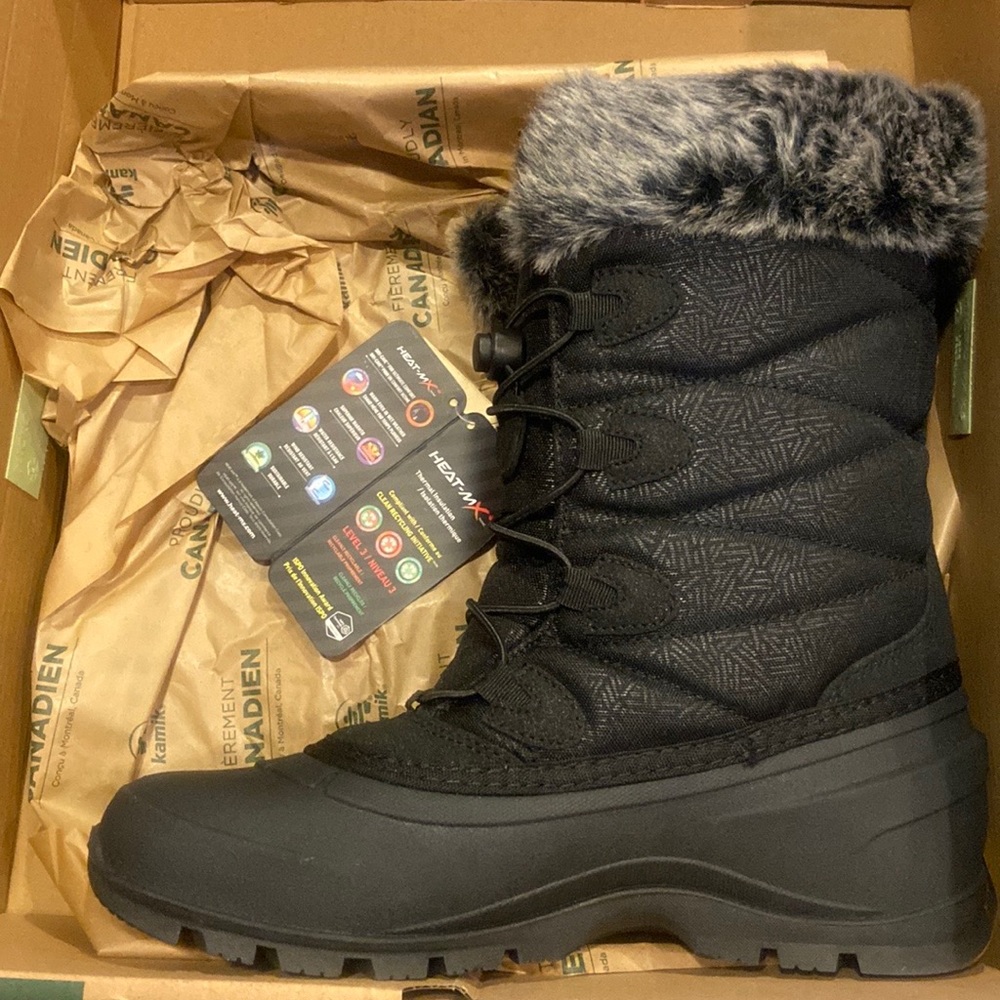 BRAND NEW! never warn with tags! Kamik momentum 3 snow boots! 8 Women's!
